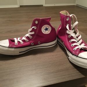 Magenta Converse size 6
